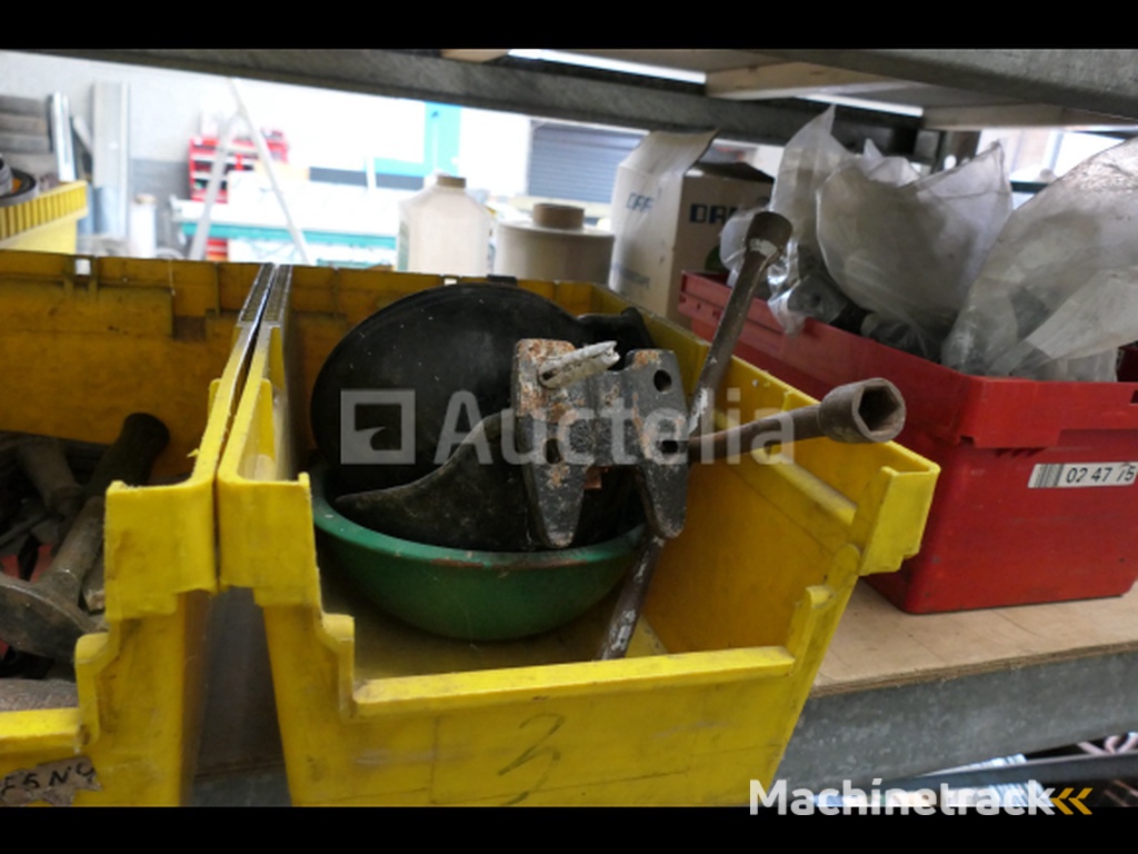 Diverse verbruiksartikelen en gereedschappen