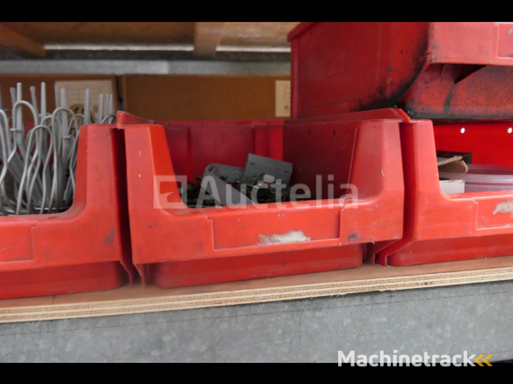 Diverse verbruiksartikelen en gereedschappen