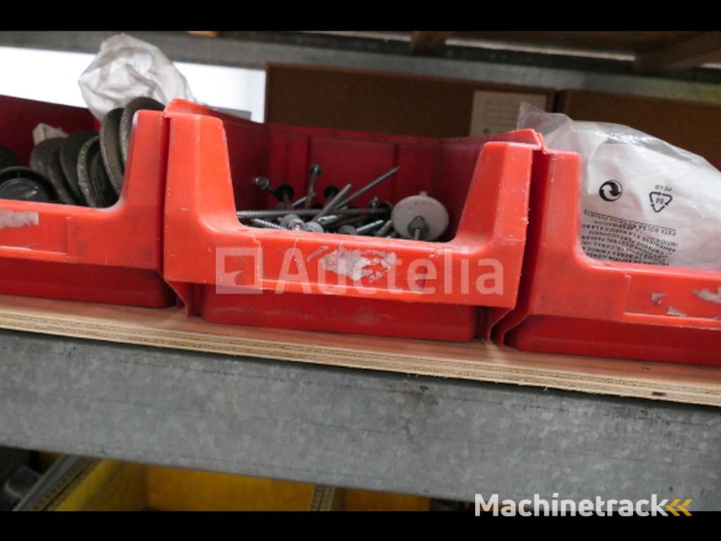 Diverse verbruiksartikelen en gereedschappen