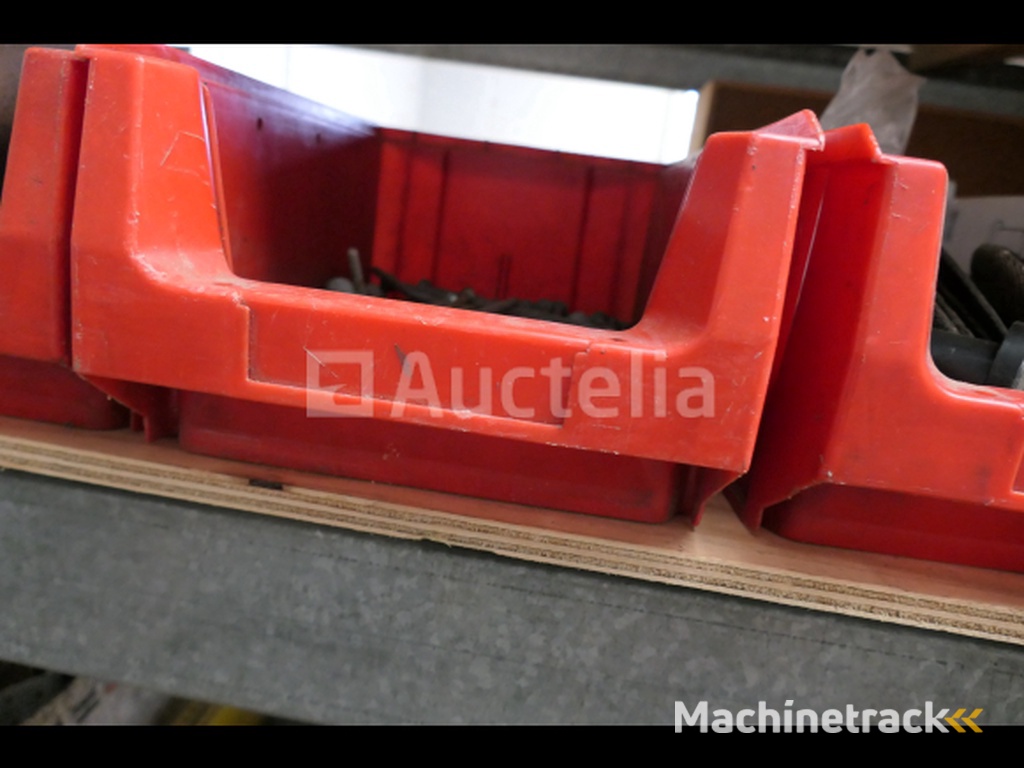 Diverse verbruiksartikelen en gereedschappen