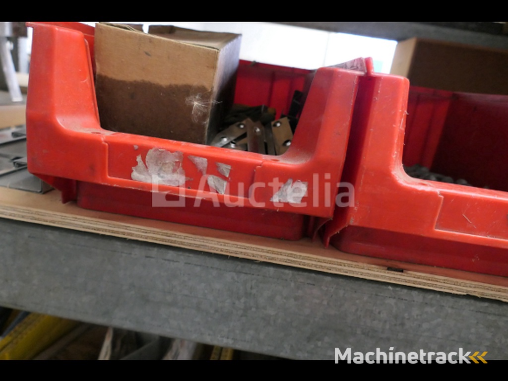 Diverse verbruiksartikelen en gereedschappen