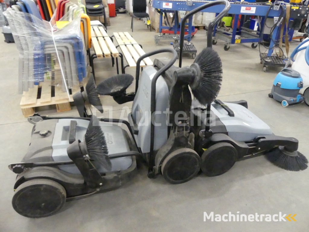 3 Nilfisk SW250 Manual Floor Brushes