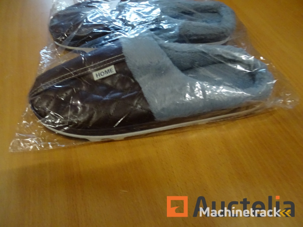 Pair of slippers Size 42-43