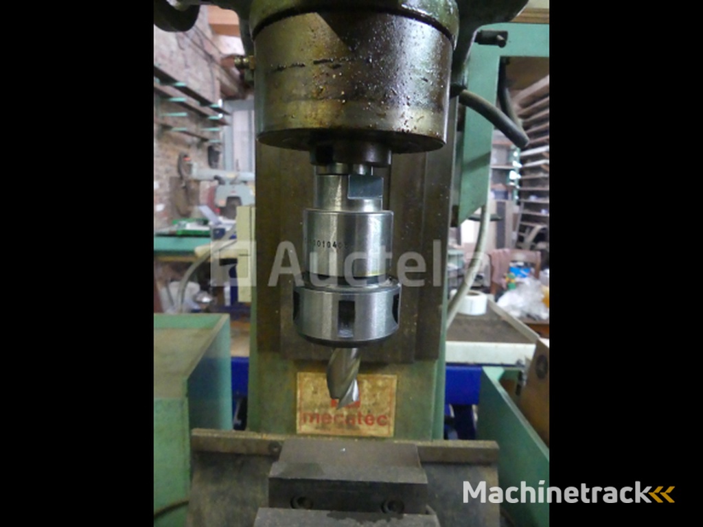 Mecatec CTV-800 freesmachine met kast en toebehoren