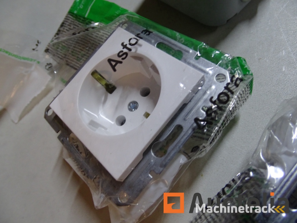 10 Miscellaneous Electrical Items (See Photos)