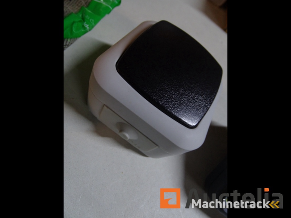 10 Miscellaneous Electrical Items (See Photos)