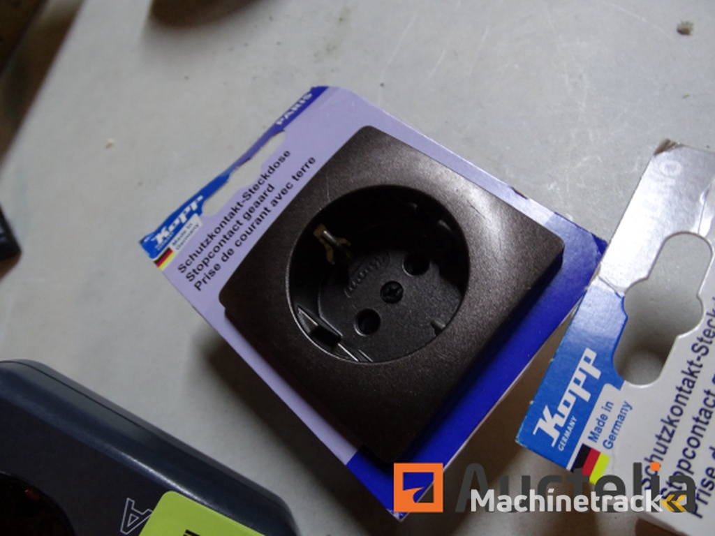 10 Miscellaneous Electrical Items (See Photos)