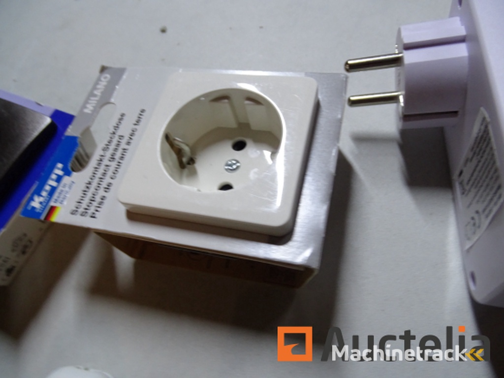 10 Miscellaneous Electrical Items (See Photos)