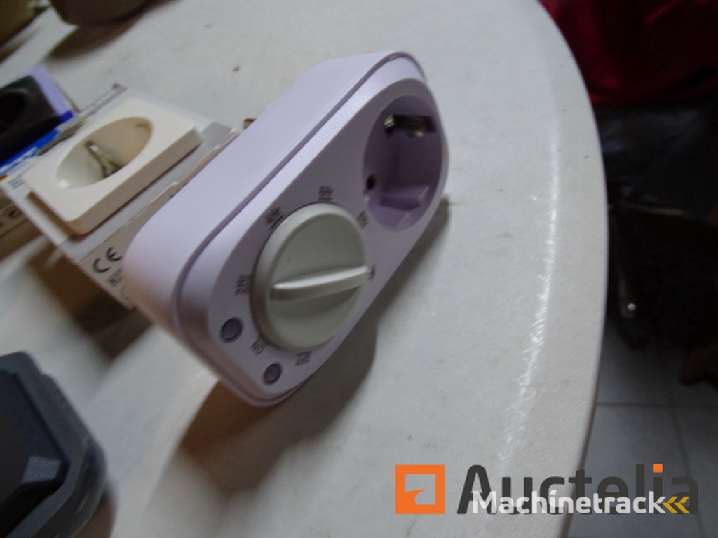 10 Miscellaneous Electrical Items (See Photos)