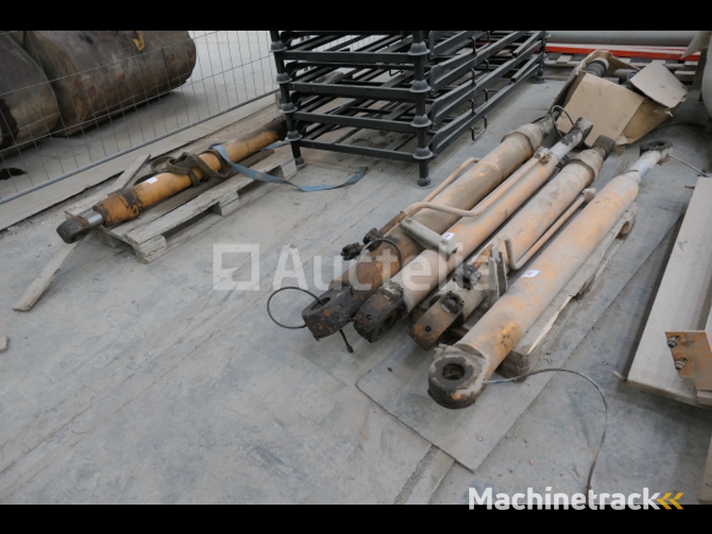 5 Hydraulic Cylinders for Case 1088