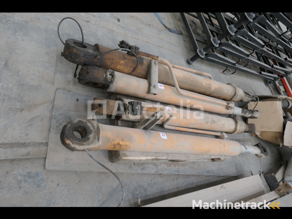 5 Hydraulic Cylinders for Case 1088