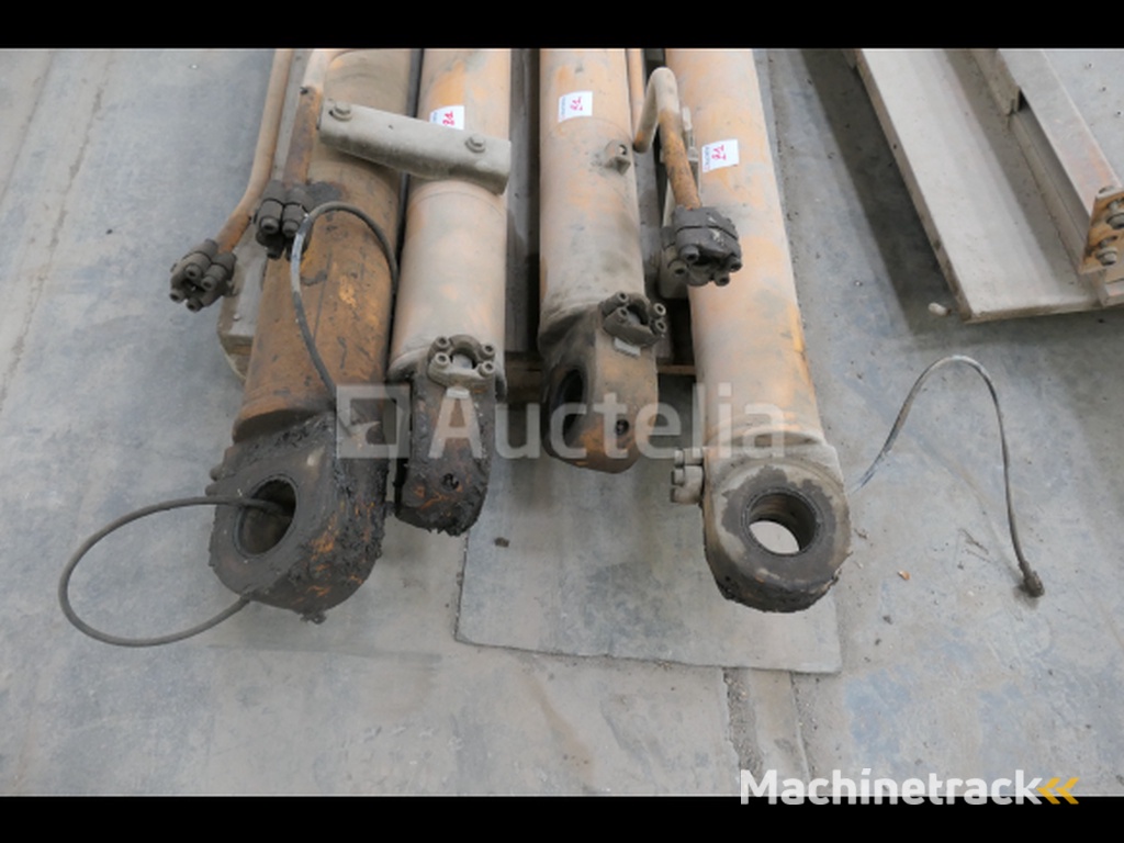 5 Hydraulic Cylinders for Case 1088