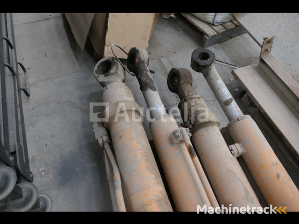 5 Hydraulic Cylinders for Case 1088