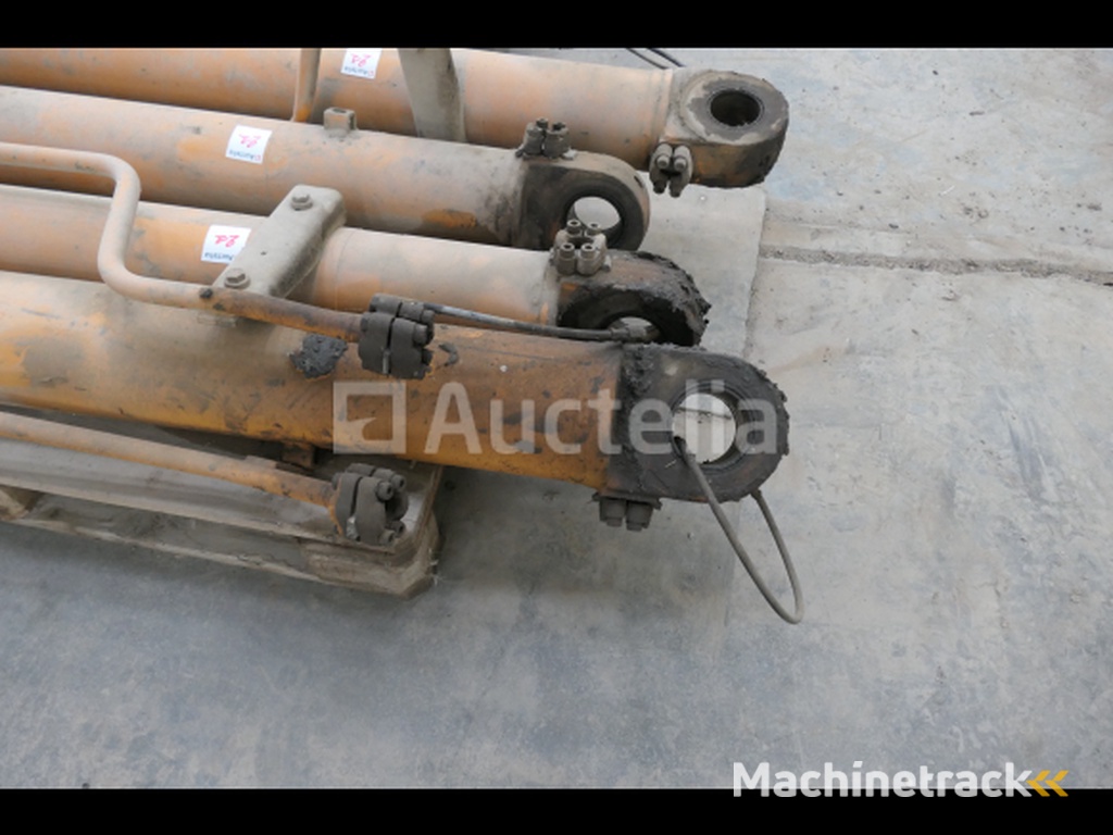 5 Hydraulic Cylinders for Case 1088