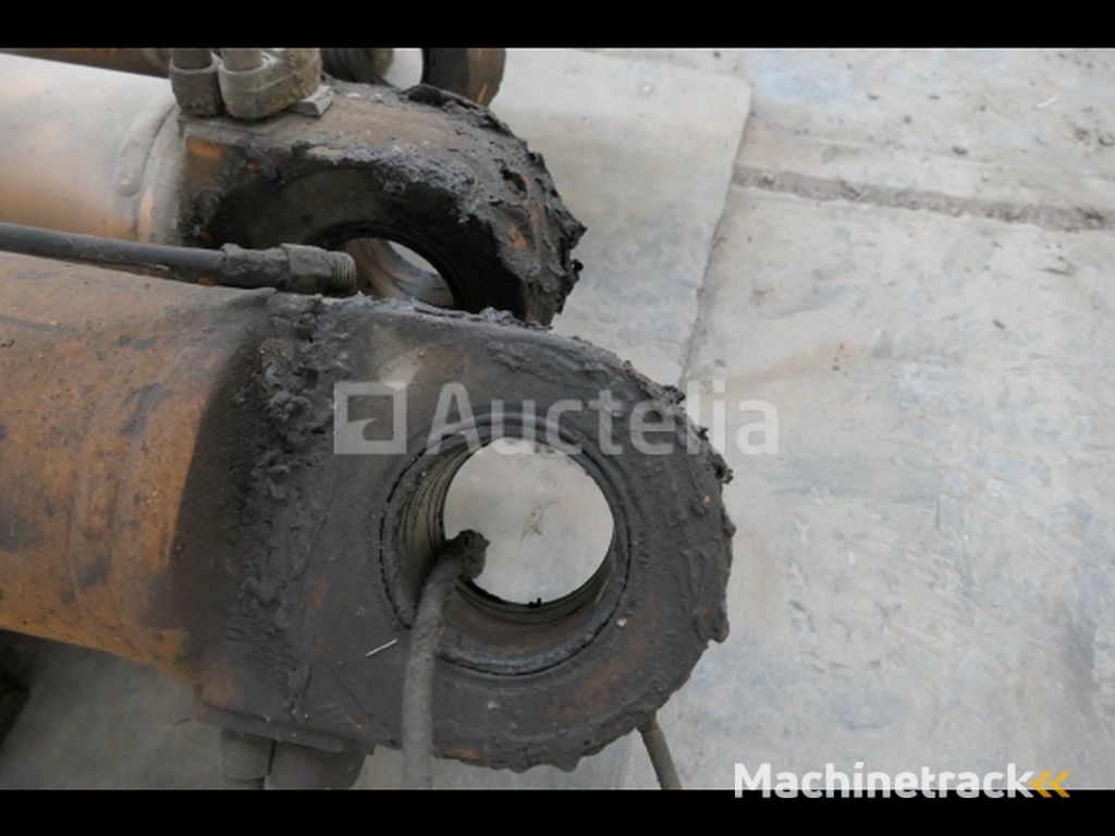 5 Hydraulic Cylinders for Case 1088