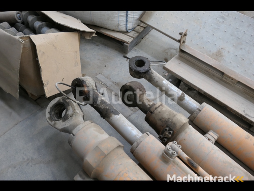 5 Hydraulic Cylinders for Case 1088