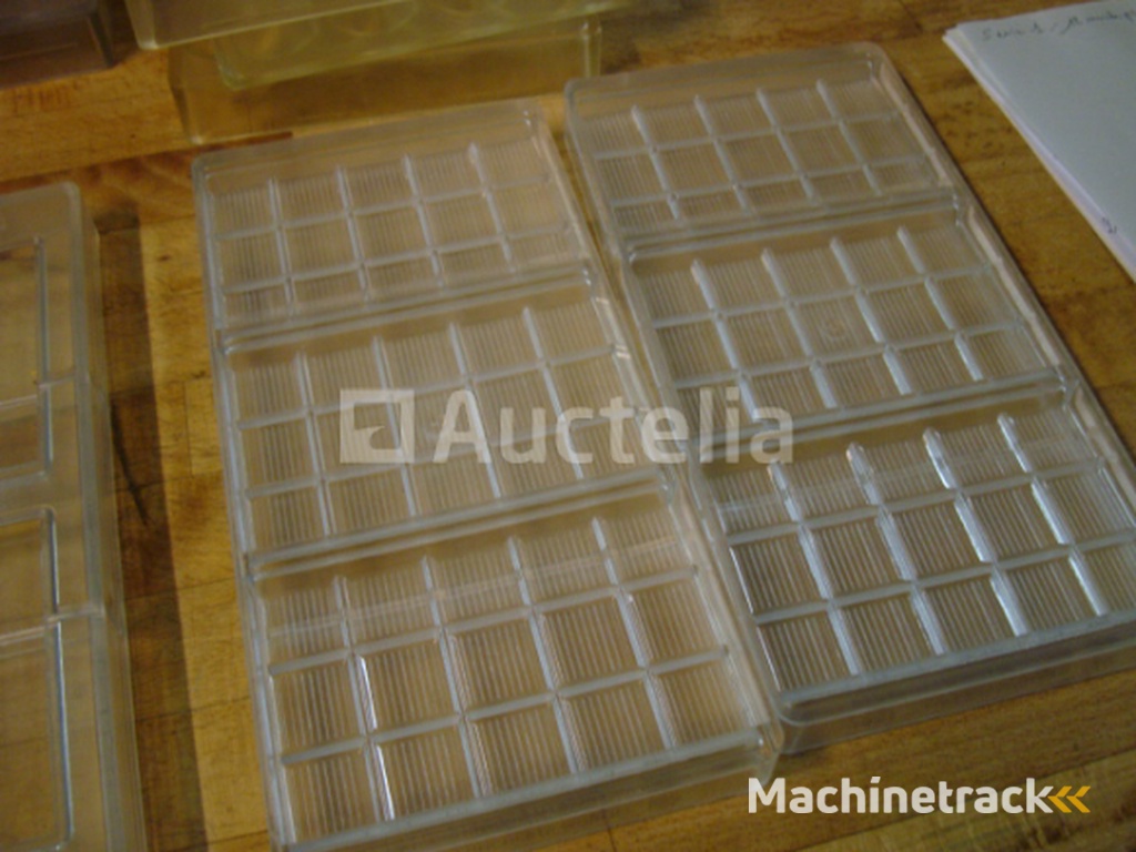 24 CHOCOMA2 praline moulds