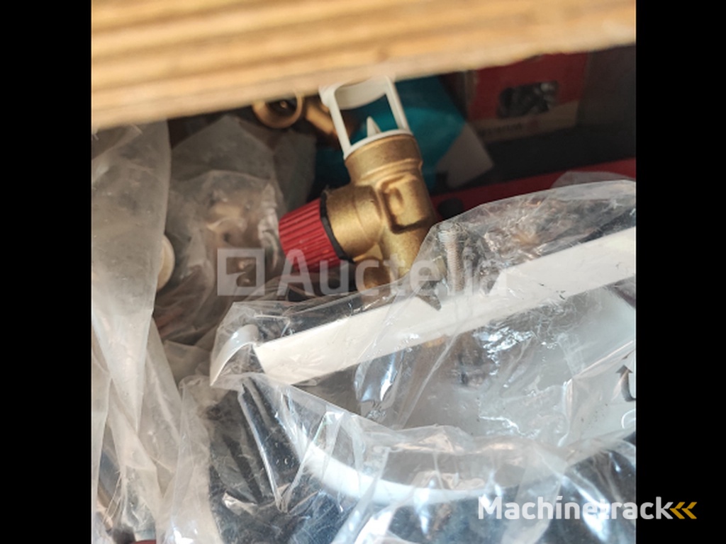 Workshop cabinets with contents Already disassembled