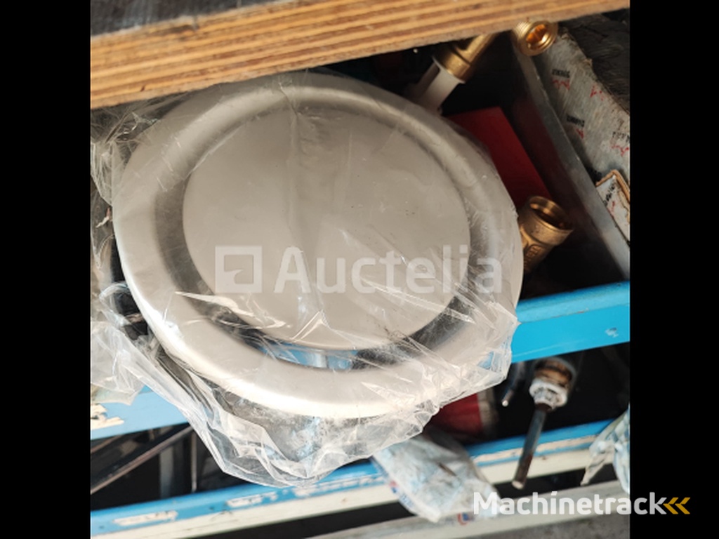 Workshop cabinets with contents Already disassembled