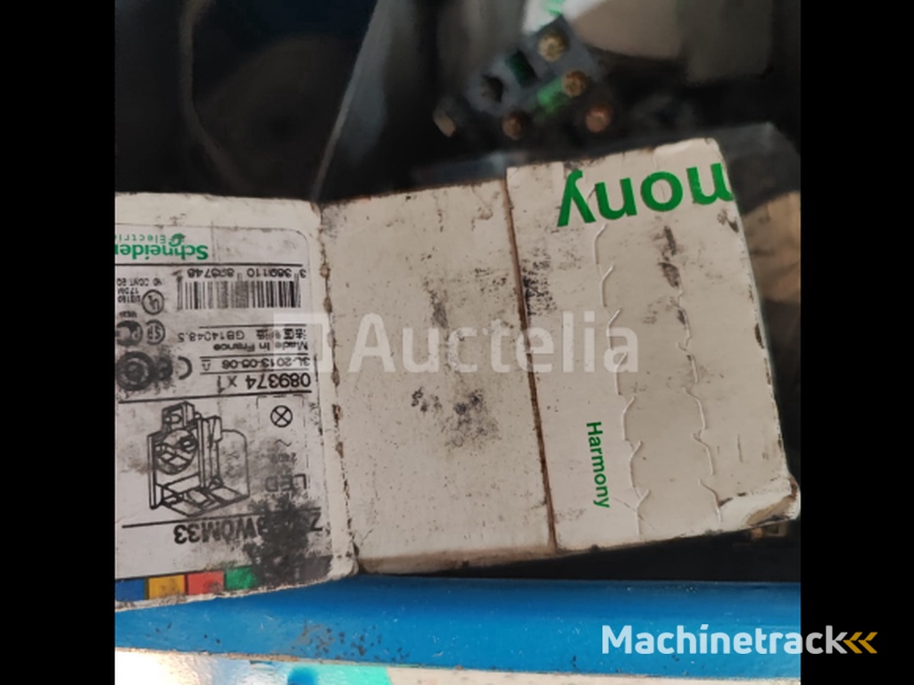 Workshop cabinets with contents Already disassembled