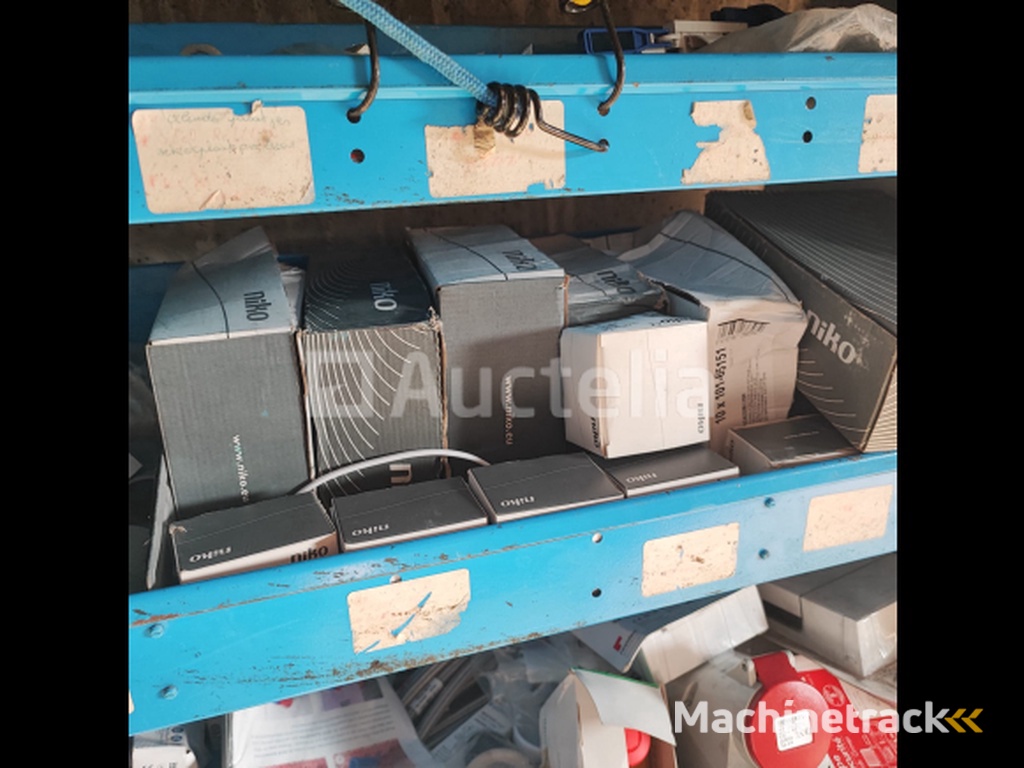 Workshop cabinets with contents Already disassembled