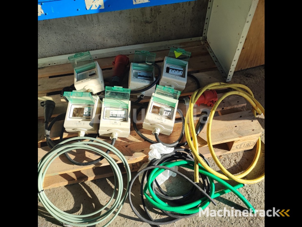 Workshop cabinets with contents Already disassembled