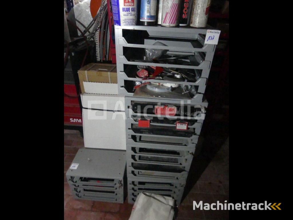 5 planken, krat voor opslag, 4 koffers