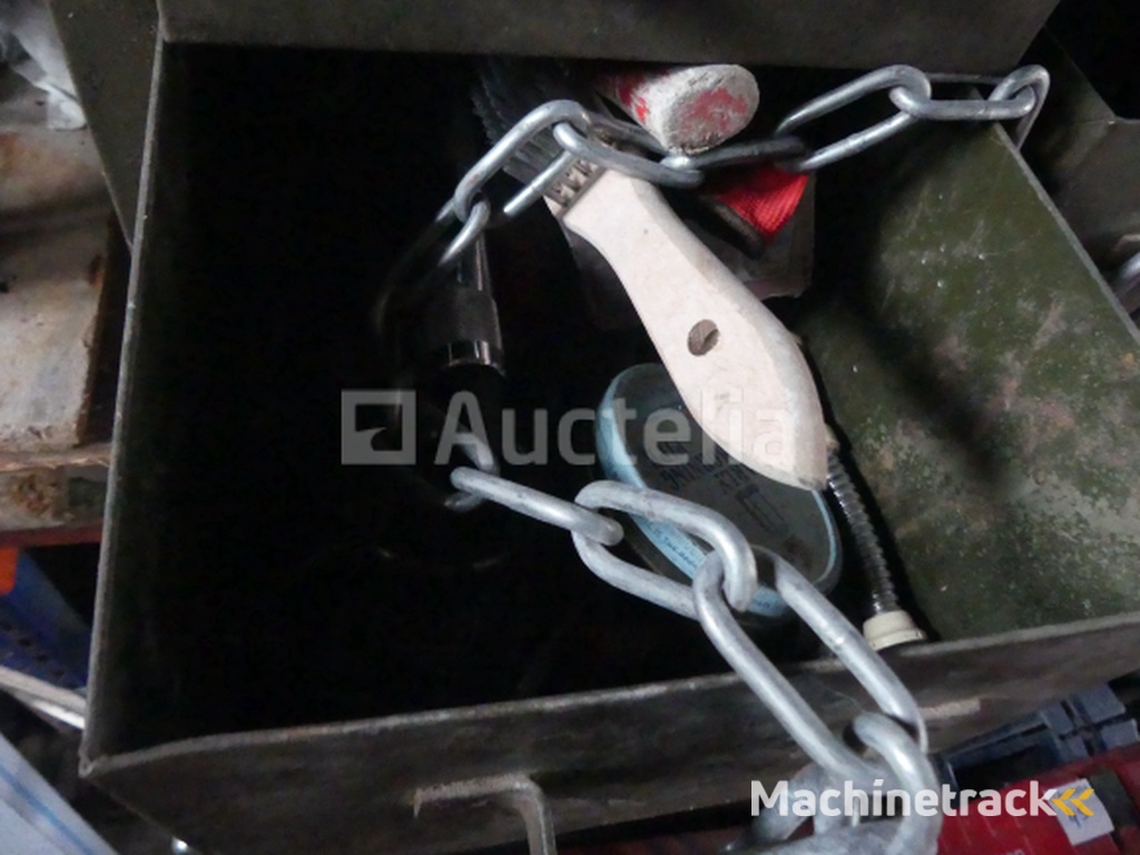 Kast met 10 lades en inhoud