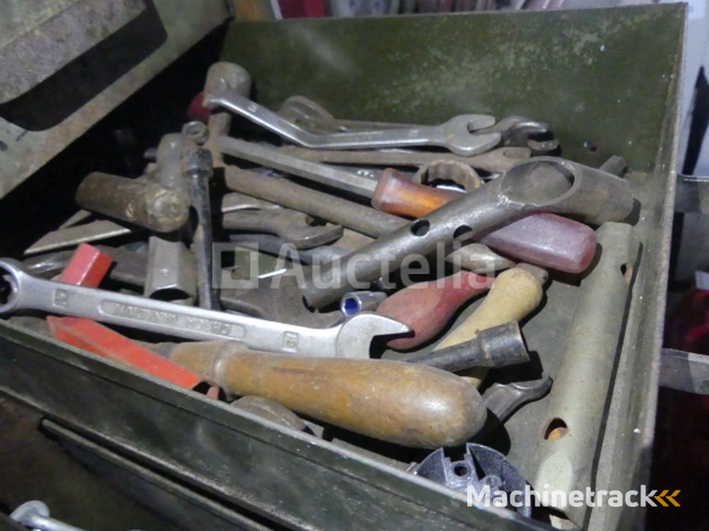 Kast met 10 lades en inhoud