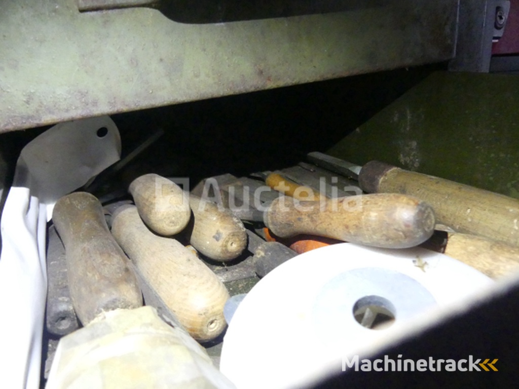 Kast met 10 lades en inhoud