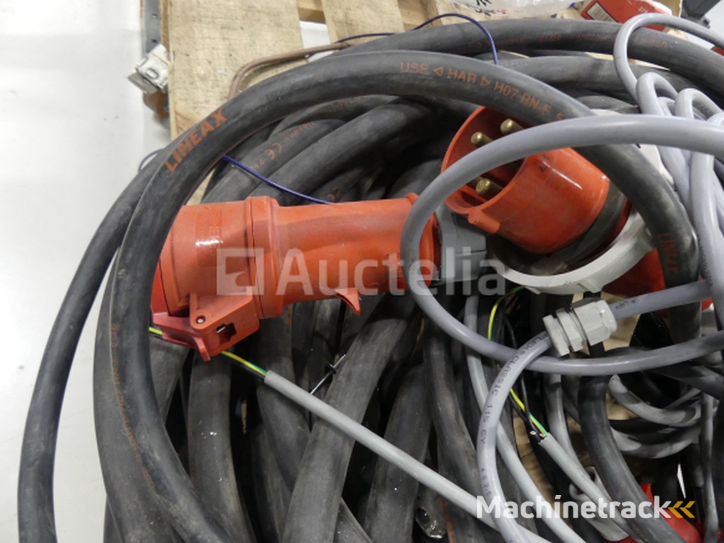 6 Three-phase 400 V extension cables