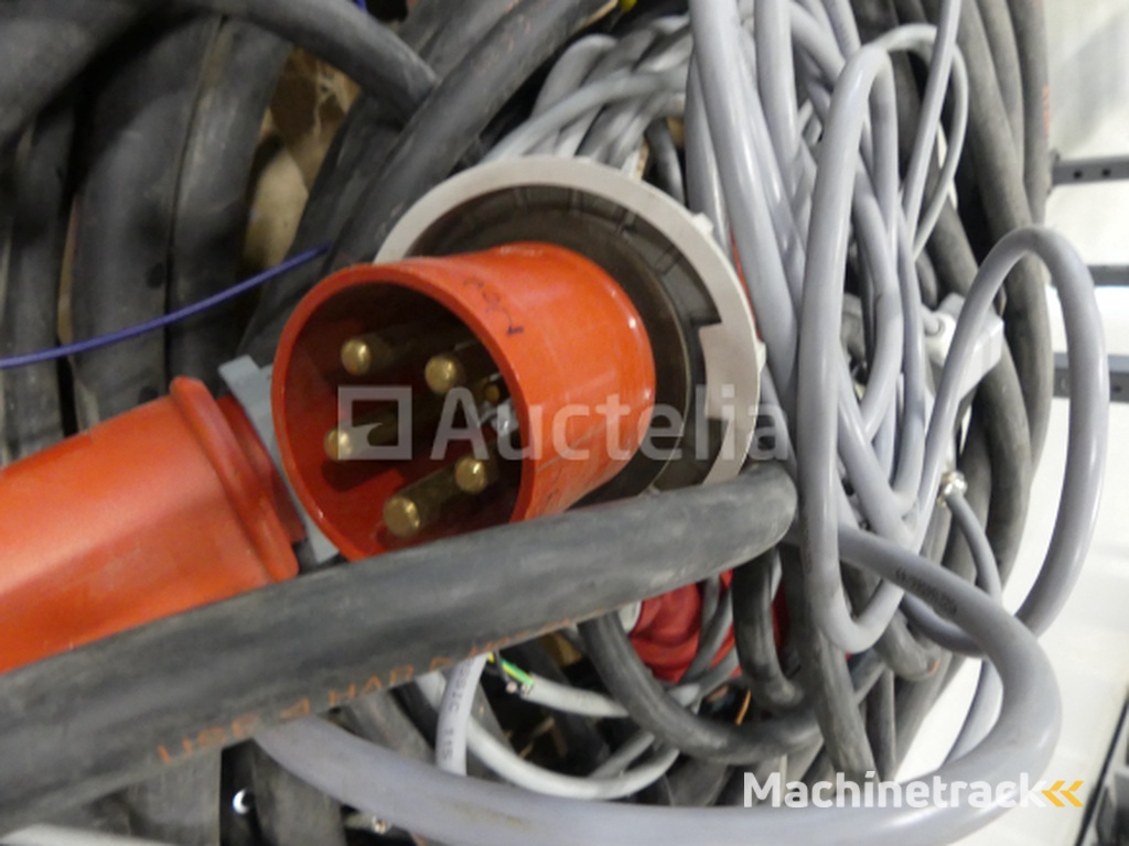 6 Three-phase 400 V extension cables