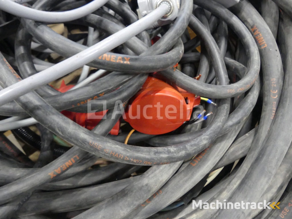 6 Three-phase 400 V extension cables