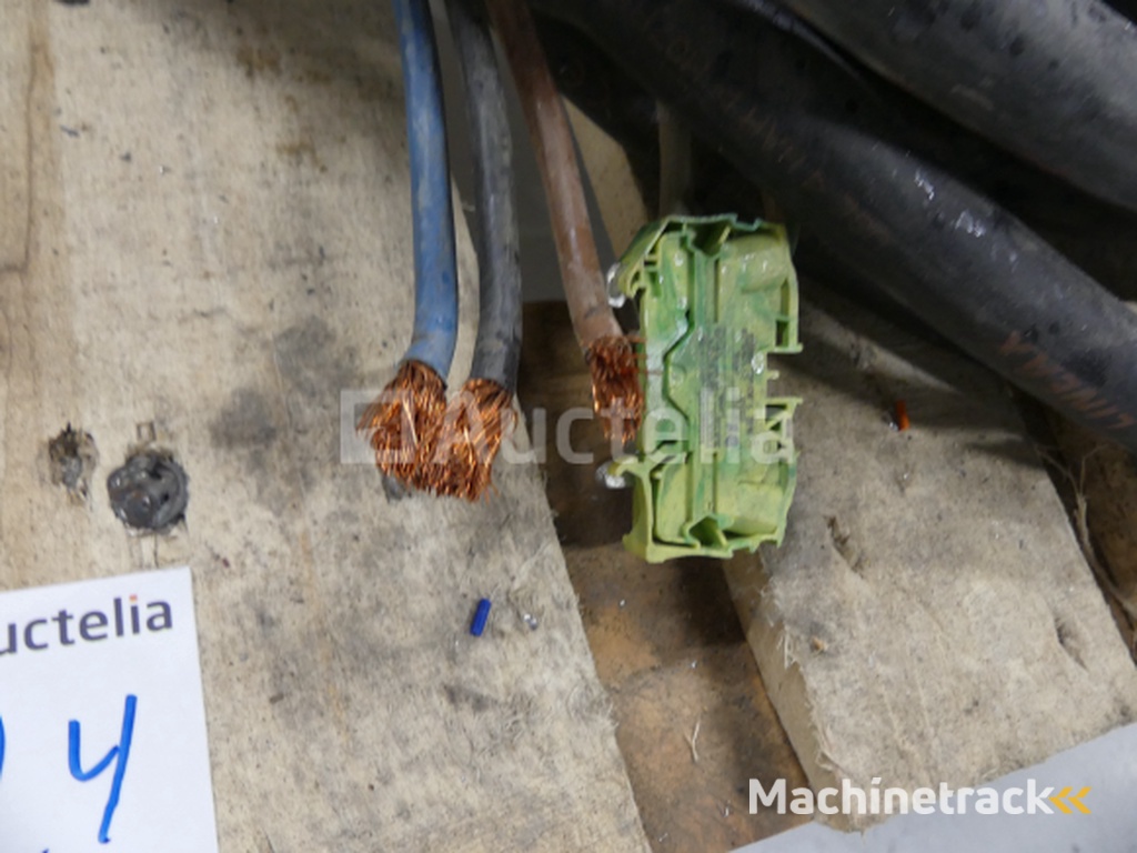 6 Three-phase 400 V extension cables