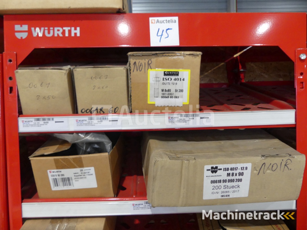 2 Planken met de inhoud van Würth schroeven/bouten