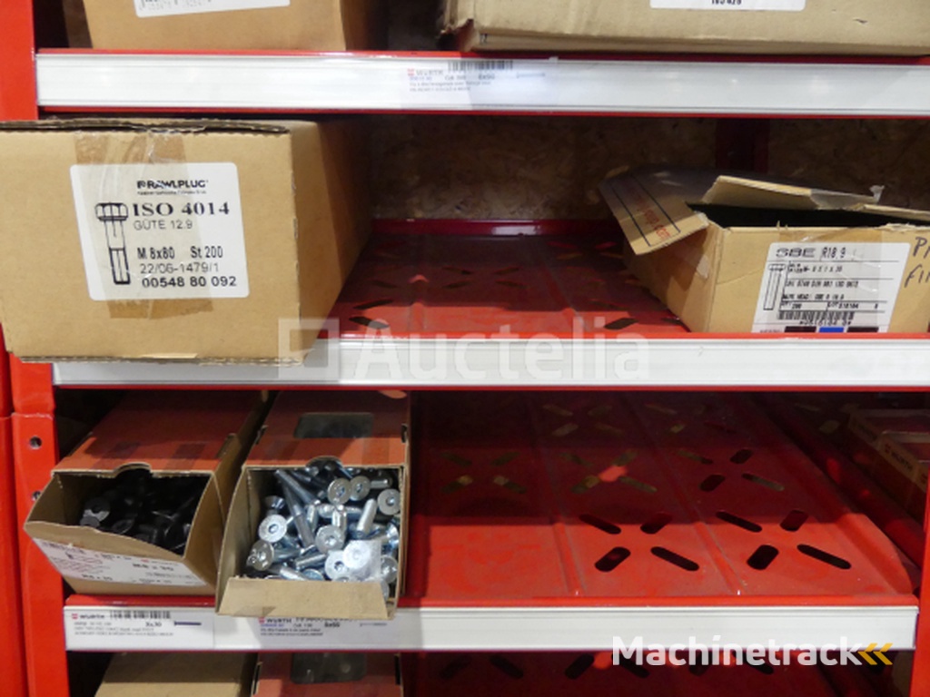 2 Planken met de inhoud van Würth schroeven/bouten