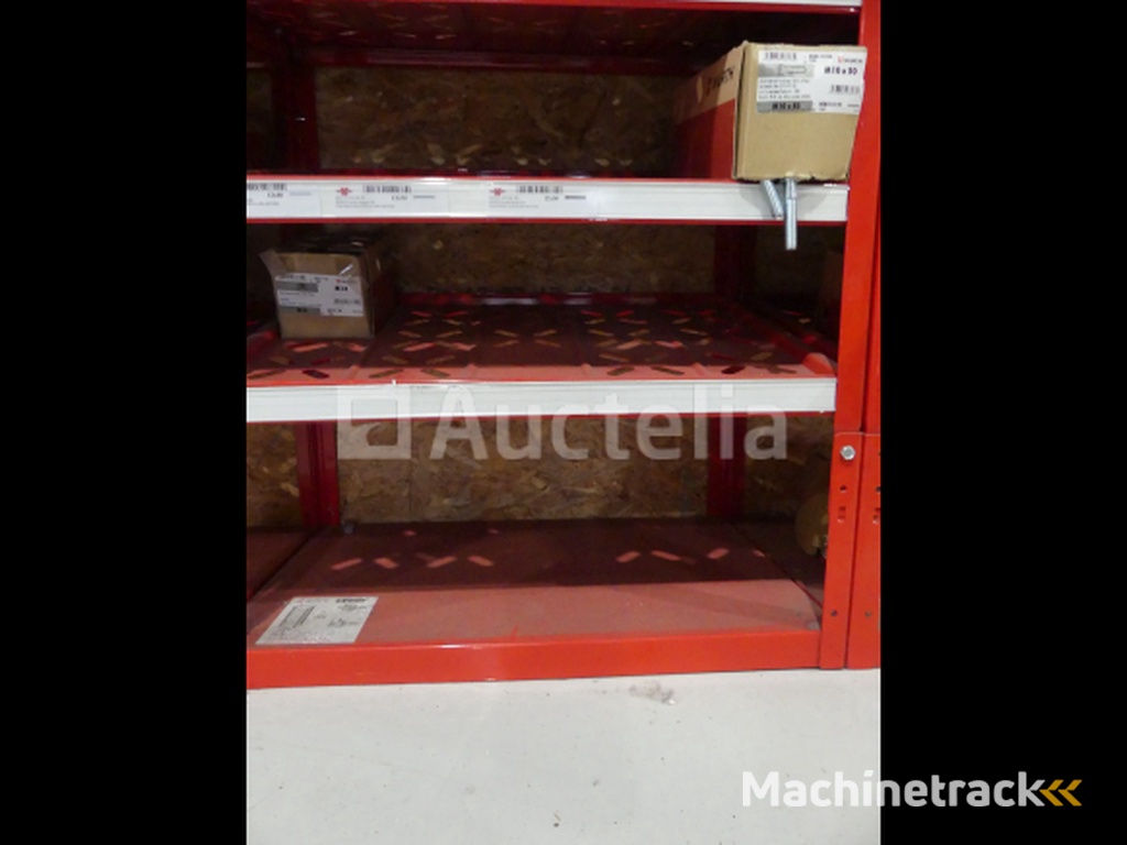 2 Planken met de inhoud van Würth schroeven/bouten