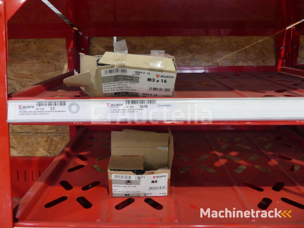 2 Planken met de inhoud van Würth schroeven/bouten