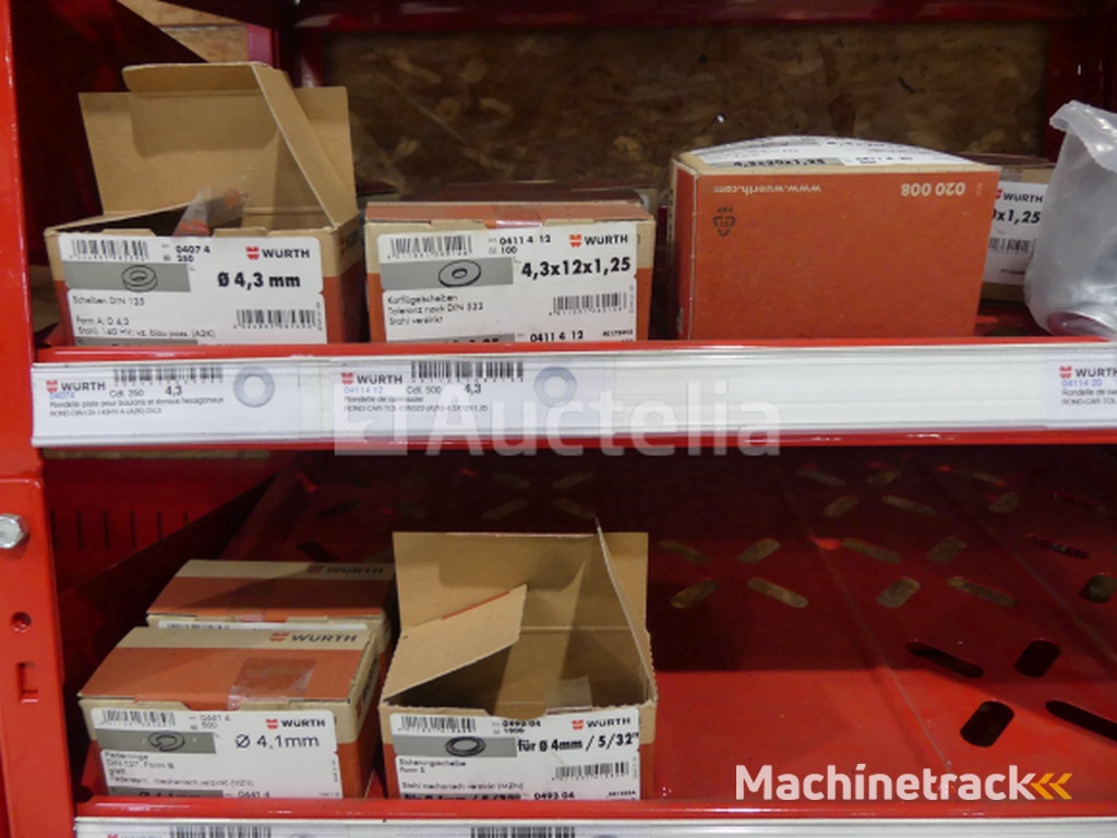 2 Planken met de inhoud van Würth schroeven/bouten