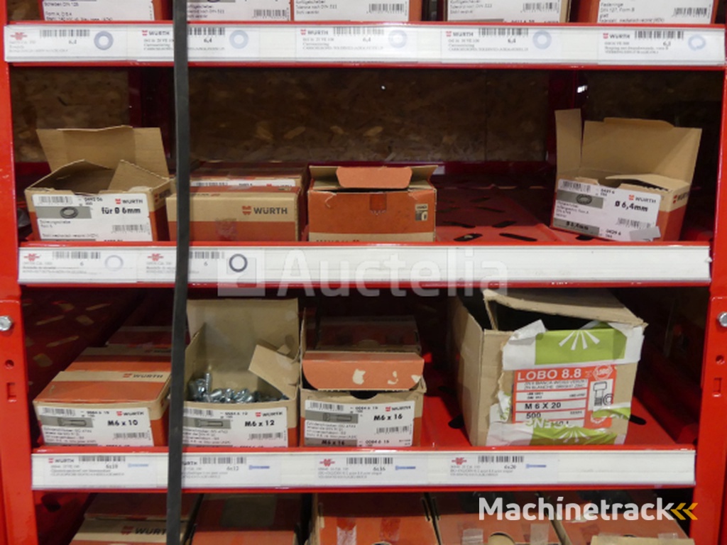 2 Planken met de inhoud van Würth schroeven/bouten