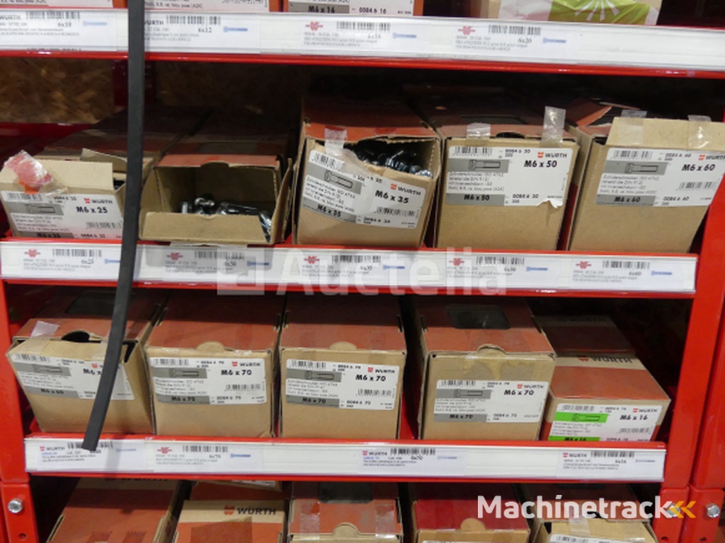 2 Planken met de inhoud van Würth schroeven/bouten