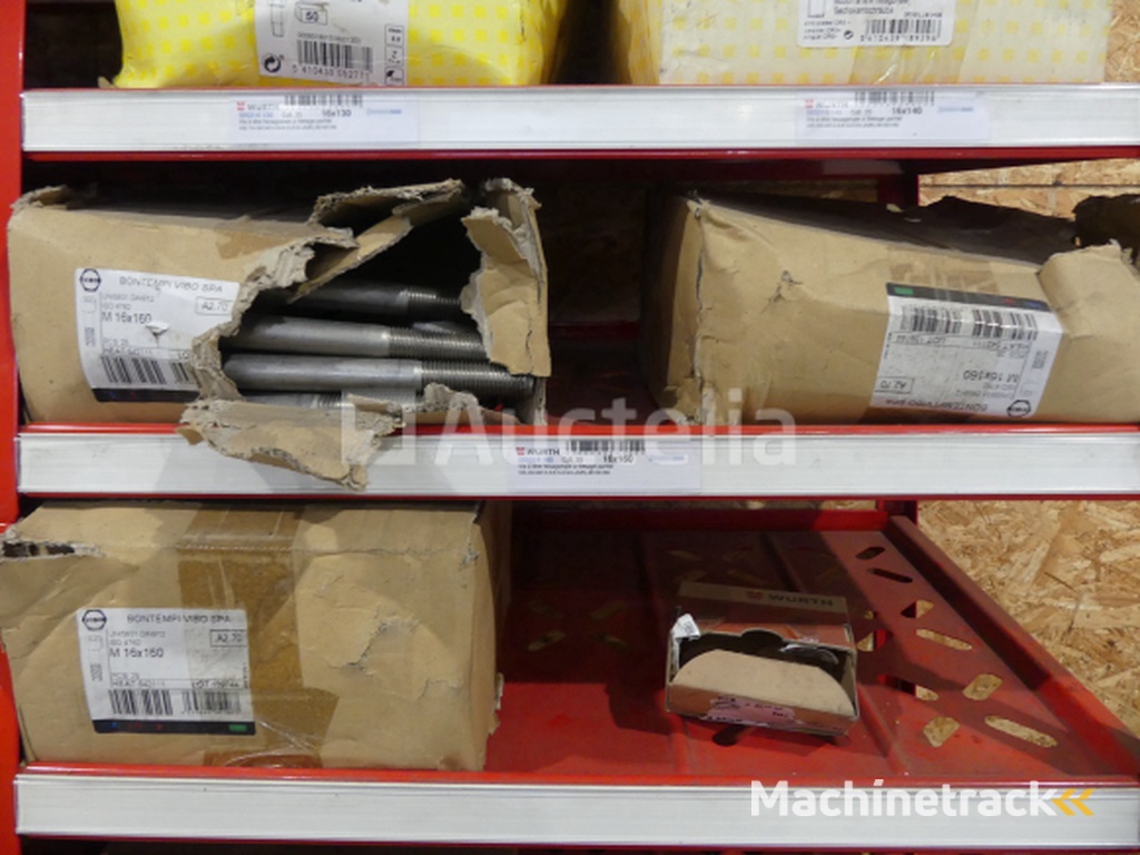 2 Planken met de inhoud van Würth schroeven/bouten