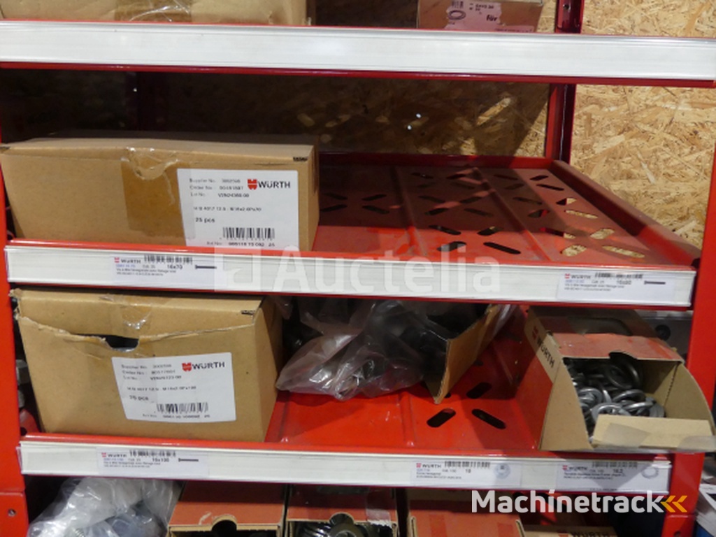 2 Planken met de inhoud van Würth schroeven/bouten