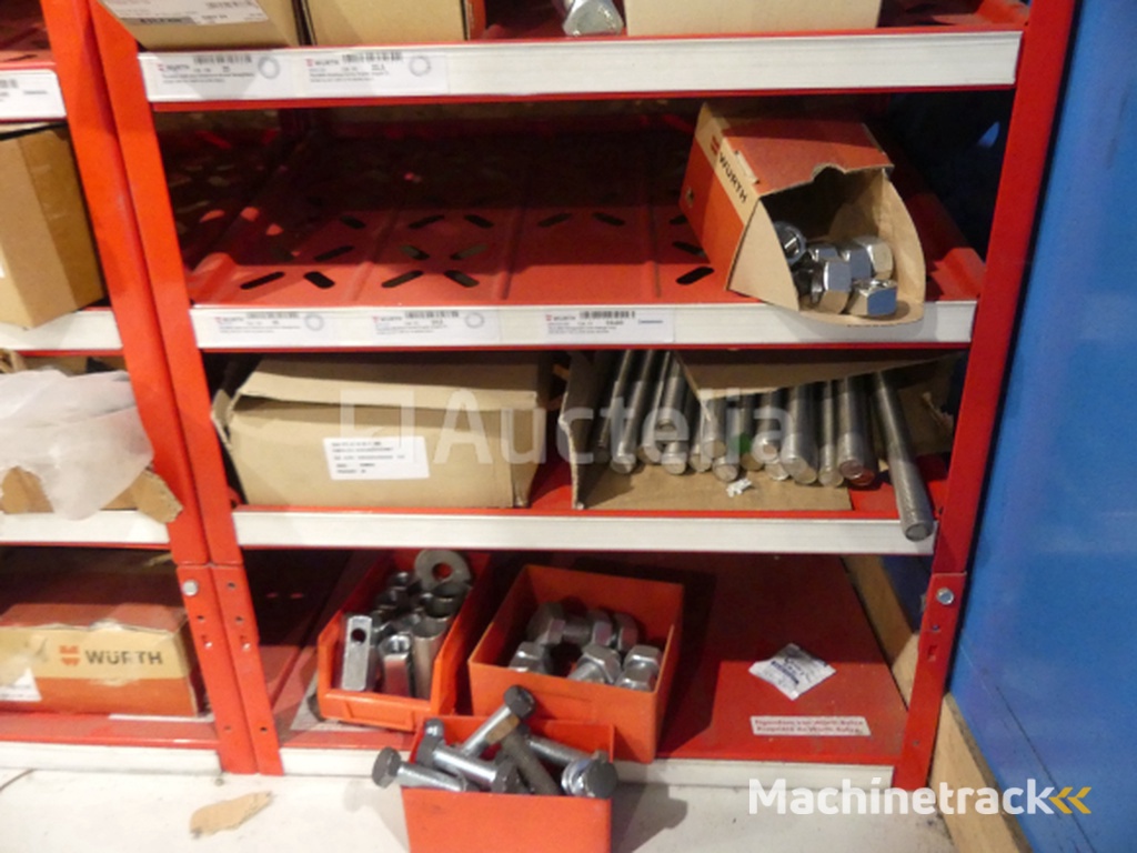 2 Planken met de inhoud van Würth schroeven/bouten