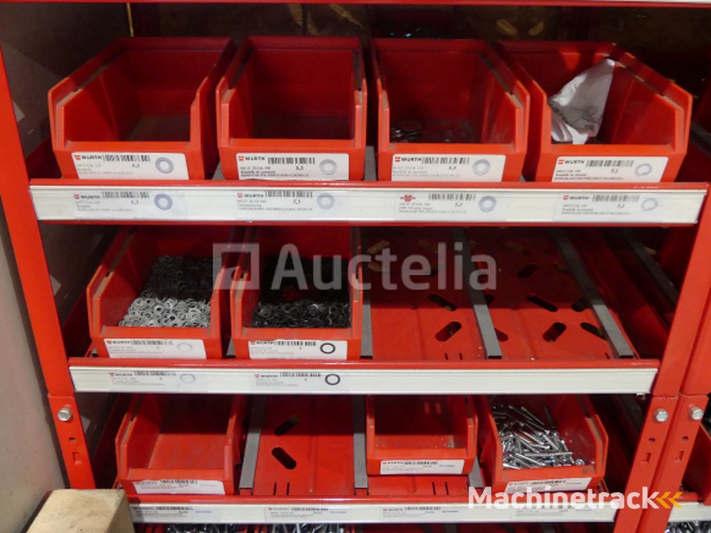 2 Planken met de inhoud van Würth schroeven/bouten