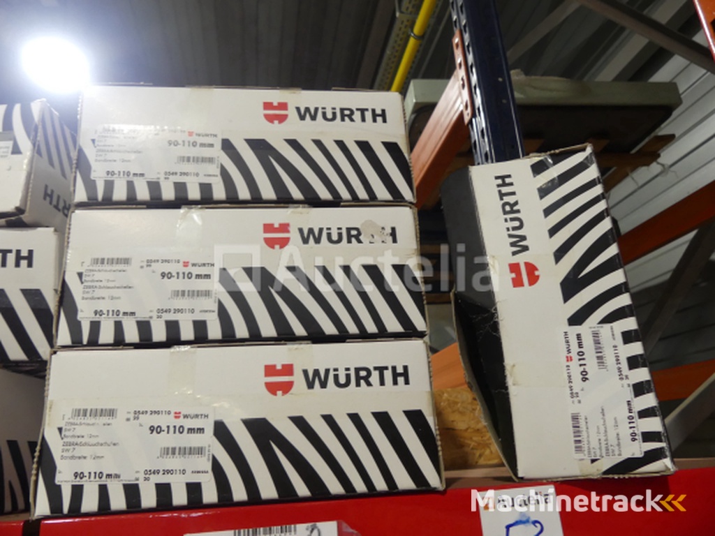 2 Planken met de inhoud van Würth schroeven/bouten