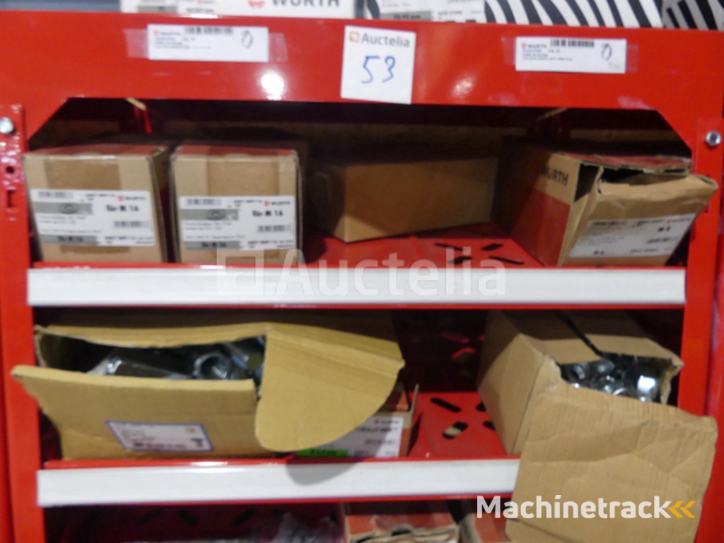 2 Planken met de inhoud van Würth schroeven/bouten