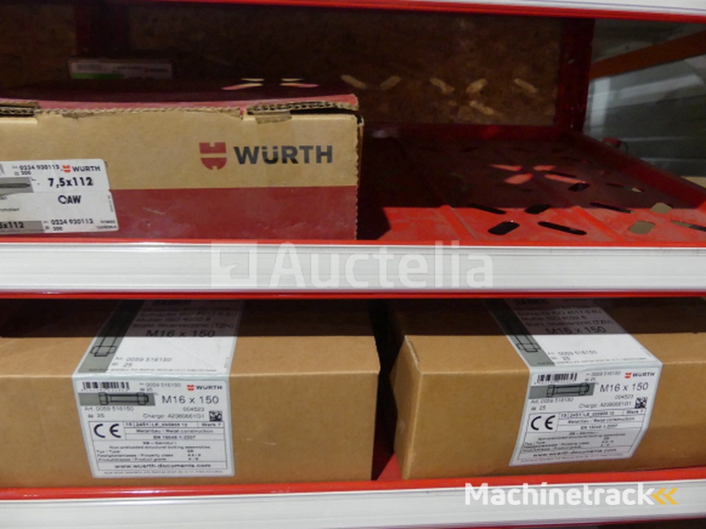 2 Planken met de inhoud van Würth schroeven/bouten