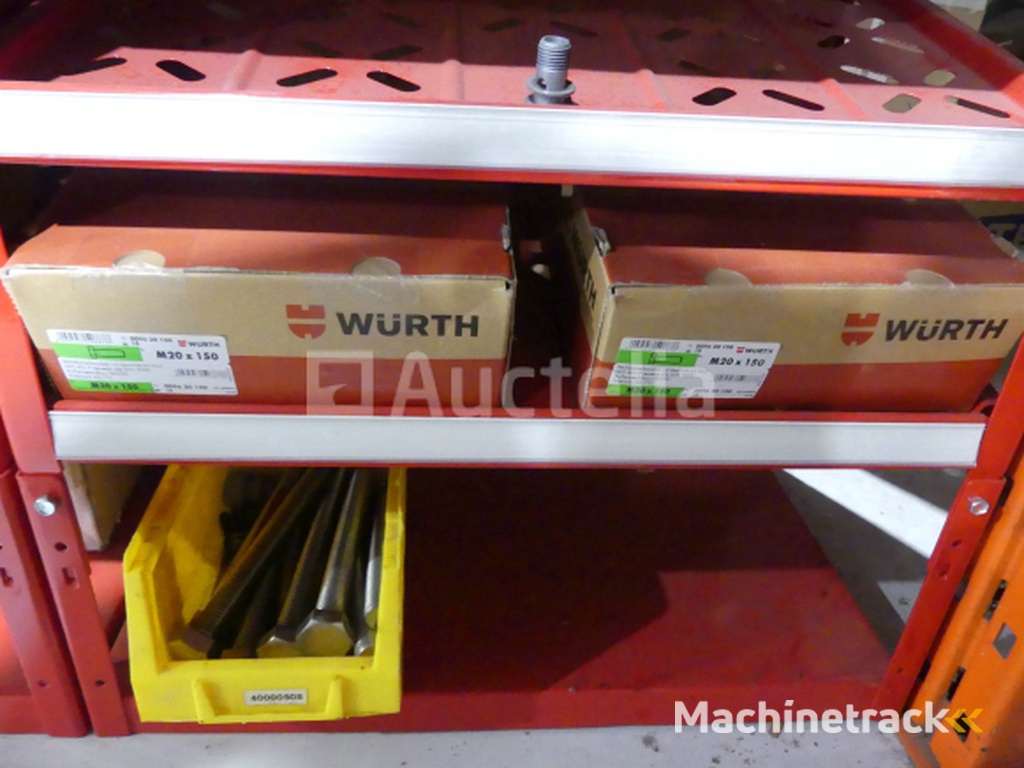 2 Planken met de inhoud van Würth schroeven/bouten