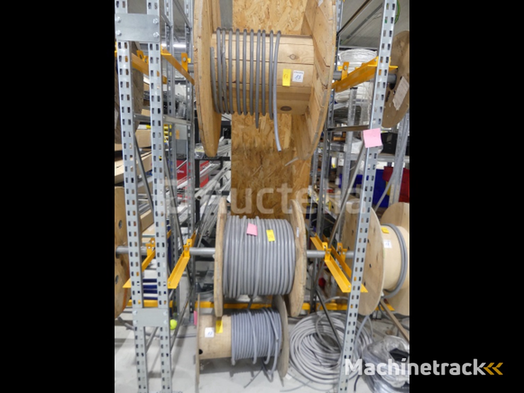 +- 13 m of 34Gx0.75 mm² flexible cable, +- 7 m of 18x1.5 mm² flexible cable